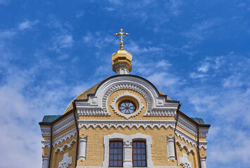 Fototapeta na wymiar Domes of the church in Kyiv. Facade view of the dome of the church. 