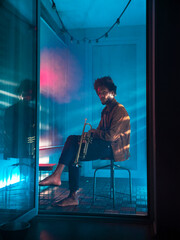 Bare feet trumpet player