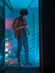 Bare feet trumpet player