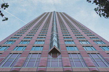 Fachada edificio rascacielos