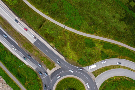 Roads leading to and from a roundabout seen from above.