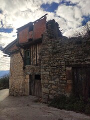 España y Pozalagua, montañas y paisaje.