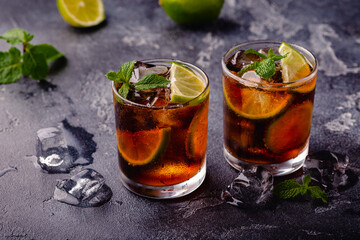 cocktail Cuba Libre with lime and ice