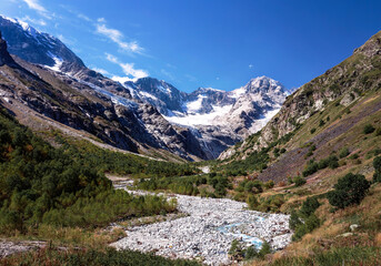 Fototapeta premium Mountain gorge overlooking snowy peaks