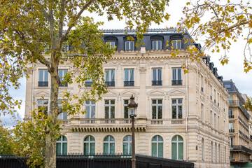 Paris, beautiful building, place Charles-de-Gaulle, luxury neighborhood
