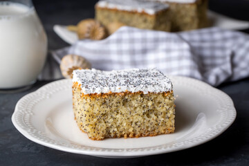 A dessert from traditional Turkish cuisine; Poppy cake, sweet. (Turkish name; Hashasli revani)