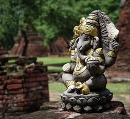 Fototapeta na wymiar statue of buddha