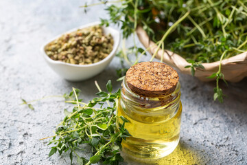 Green thyme and thyme oil