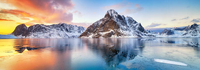 Beautiful sunrise in Norway - lofotens