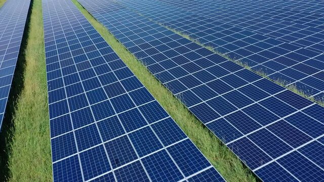 4K・ソーラーパネル・太陽光発電・ドローン