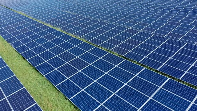 4K・ソーラーパネル・太陽光発電・ドローン