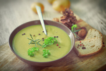 soupe de légumes vert, soupe de poireaux

