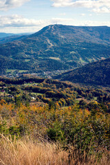Fototapeta na wymiar Szczyrk i okolice góry Klimczok późnym latem.