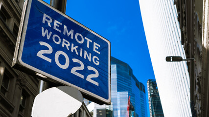 Obraz premium Remote Working Culture sign in a city setting