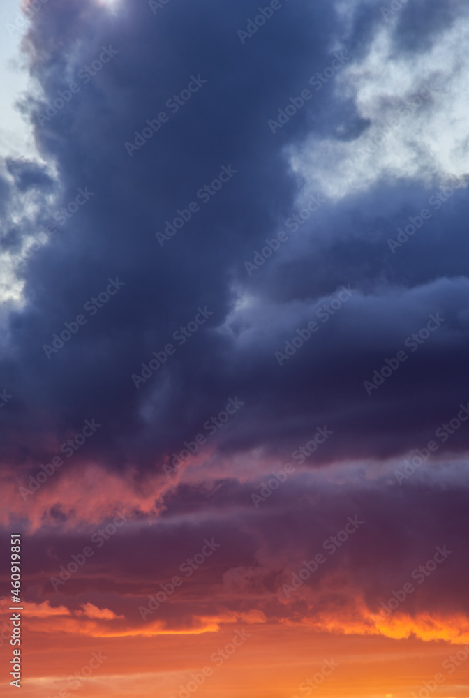 Poster Allassac (Corrèze, France) - Ciel tourmenté au coucher du soleil
