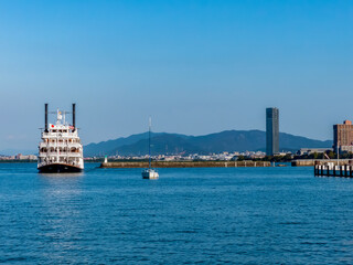 滋賀県大津市　秋晴れの琵琶湖浜大津港