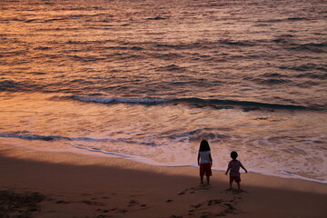 Fototapeta na wymiar Kids on Beach at Sunset