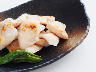 鶏むね肉の塩麹漬け焼き