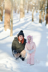 Obraz premium Family fun in winter park theme