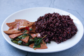 Stir Fried Basil Ham with Riceberry Rice