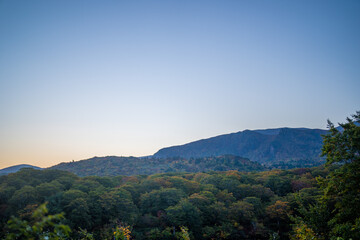 宮城県栗原市、秋田県湯沢市、雄勝郡東成瀬村、岩手県一関市にある栗駒山の早朝の風景 Early morning view of Mt. Kurikoma in Kurihara City, Miyagi Prefecture; Yuzawa City, Akita Prefecture; Higashinaruse Village, Ogatsu County; and Ichinoseki Cit
