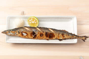 焼きサンマ　定食