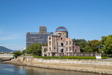 広島市の原爆ドーム