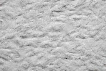 Białe tło z wgłębieniami. Ściana pokryta farbą z widoczną fakturą - obrazy, fototapety, plakaty