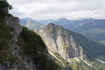 Fototapeta na wymiar Wanderung auf den Schinder: Am Gipfelbereich