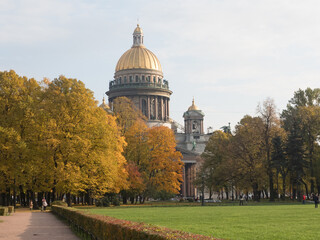 ST. ISAAC’S CATHEDRAL AND COLONNADE
