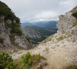 Fototapeta na wymiar Wanderung auf den Schinder: Abstieg vom Gipfel