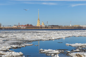 Fototapeta premium Russia. Saint-Petersburg. Views of St. Petersburg. Peter and Paul Fortress. Ice drift on the Neva River.