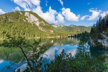 Fototapeta premium Pragser Wildsee or Lago di Braies. Small beautiful lake in Italian Alps, Dolomites, UNESCO world heritage site, Fanes-Senes-Braies nature park, South Tyrol, Trentino-Alto Adige, Italy, Europe.