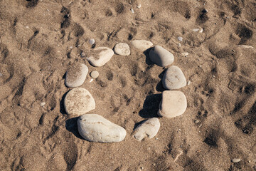 Fototapeta na wymiar Ring of rocks in the sand