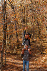 Naklejka premium A young couple in love in the autumn forest
