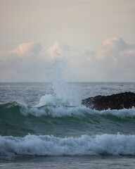 Fototapeta na wymiar wave breaking on the rocks