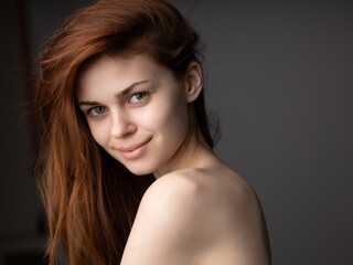 Fototapeta premium pretty woman posing fashion hairstyle attractive look