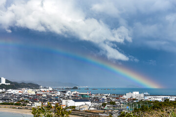 虹と陸繋島