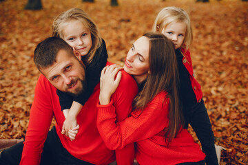 Fototapeta premium Family with cute kids in a autumn park