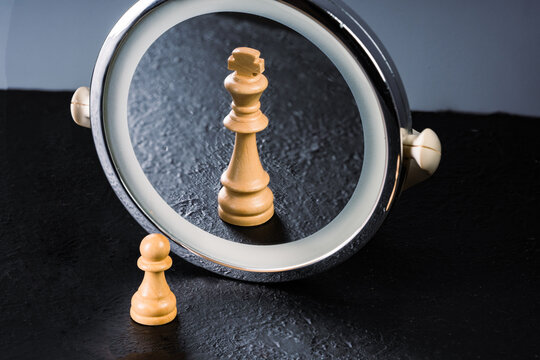 Pawn who sees himself king in the mirror