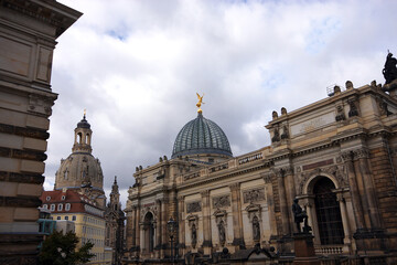 Fototapeta na wymiar Frauenkirche und Kunsthalle
