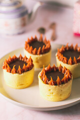 vanilla cupcakes with dulce de leche, preparation of the pastry chef with artistic design