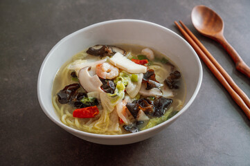 Korean style spicy white noodle soup with seafood 'hayan jjamppong'