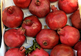 Fototapeta na wymiar red pomegranate fruit, ripe fruit