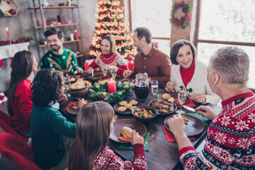 Photo portrait big family telling toast having dinner celebrating new year xmas with children near xmas tree