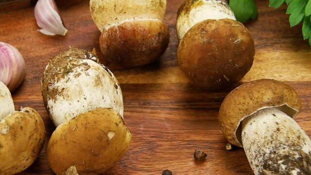 c&egrave;pes de Bordeaux sur une planche &agrave; d&eacute;couper