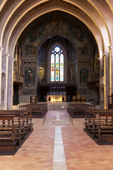 Fototapeta na wymiar View of the interior of the cathedral of Gubbio, a medieval city in Umbria