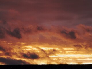 Roter Himmel bei Sonnenuntergang