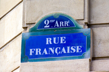 Paris, France : Plaque de nom de rue du 2ème arrondissement parisien sur laquelle est écrit 
