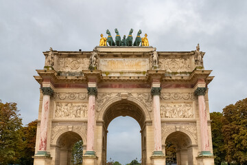 Fototapeta na wymiar Paris, arc de Triomphe du Carrousel in the Tuileries garden, public park 